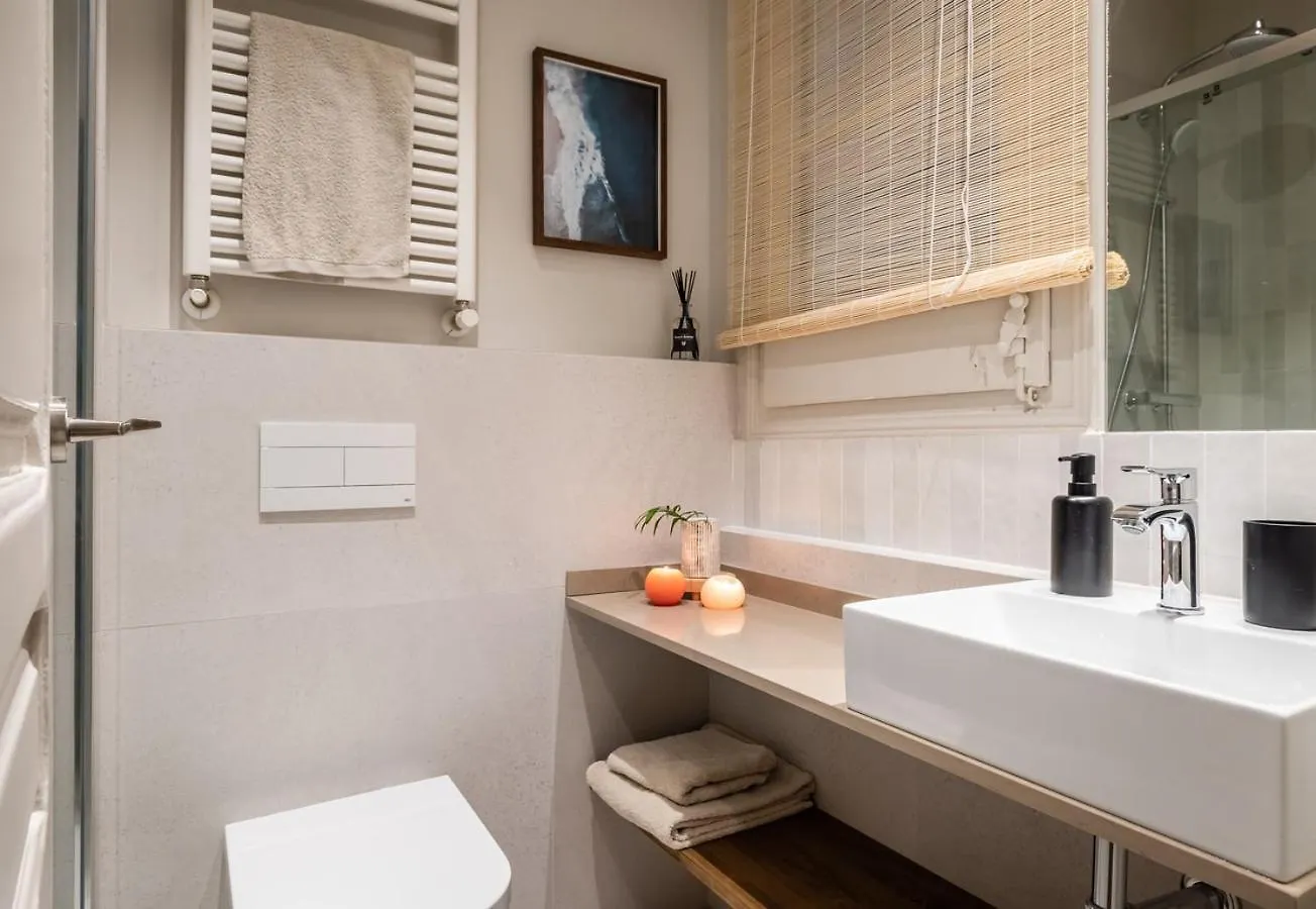 Tomini - 2 Bedrooms In Eixample Esquerra Barcelona Spanien